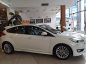 Ford Hà Nam bán xe Ford Focus 1.5 Ecoboost AT 2018 đủ màu, hỗ trợ trả góp 80%, giao xe toàn quốc