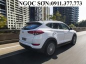 Cần bán Hyundai Tucson 2018 mới, màu trắng, LH Ngọc Sơn: 0911377773