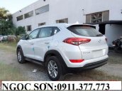 Cần bán Hyundai Tucson 2018 mới, màu trắng, LH Ngọc Sơn: 0911377773