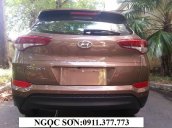 Cần bán xe Hyundai Tucson mới màu nâu, trả góp 90% xe, Lh Ngọc Sơn: 0911377773