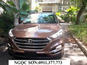 Cần bán xe Hyundai Tucson mới màu nâu, trả góp 90% xe, Lh Ngọc Sơn: 0911377773