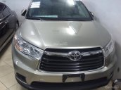 Cần bán xe Toyota Highlander LE đời 2014, màu bạc nhập khẩu