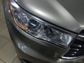 Cần bán xe Toyota Highlander LE đời 2014, màu bạc nhập khẩu