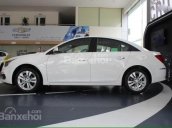 Cần bán xe Chevrolet Cruze New phiên bản mới 2018, màu trắng, giá rẻ nhất cạnh tranh nhất