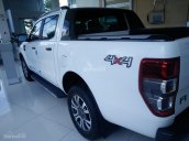 Xe Ford giảm giá cuối năm, bán ô tô Ford Ranger Wildtrak 3.2AT đời 2017, màu trắng, LH: 0917.26.2332