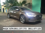 Cần bán Hyundai Elantra mới đời 2016, màu nâu, trả góp 90% xe, lh Ngọc Sơn: 0911.377.773