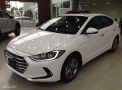 Bán ô tô Hyundai Elantra năm 2018 màu trắng, giá 550 triệu