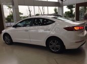 Bán ô tô Hyundai Elantra năm 2018 màu trắng, giá 550 triệu