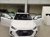 Bán ô tô Hyundai Elantra năm 2018 màu trắng, giá 550 triệu