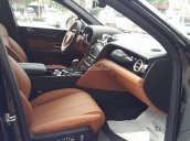 Bán xe Bentley Bentayga đời 2016, màu đen, nhập khẩu nguyên chiếc