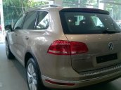 Bán xe nhập nguyên chiếc Đức gầm cao Volkswagen Touareg 3.6l , màu vàng cát. Lh Hương; 0902.608.293