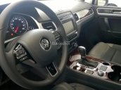 Bán xe nhập nguyên chiếc Đức gầm cao Volkswagen Touareg 3.6l , màu vàng cát. Lh Hương; 0902.608.293