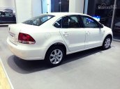 Bán Volkswagen Polo Sedan đời 2017, màu trắng, nhập Đức. LH Hương 0902.608.293