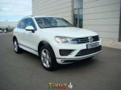 Dòng SUV nhập Đức Volkswagen Touareg đời 2014, màu trắng - Cam kết giá tốt nhất - LH Hương: 0902.608.293