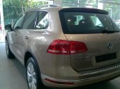 Dòng gầm cao Volkswagen Touareg 3.6l GP, màu vàng cát. Tặng 289 triệu, LH Hương 0902.608.293