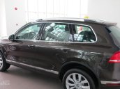 Dòng Suv nhập Đức Volkswagen Touareg 3.6l GP đời 2016, màu nâu, cam kết giá tốt.. LH Hương 0902.608.293