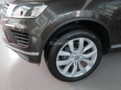 Dòng Suv nhập Đức Volkswagen Touareg 3.6l GP đời 2016, màu nâu, cam kết giá tốt.. LH Hương 0902.608.293