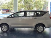 Cần bán Toyota Innova 2.0G đời 2017, màu bạc, giá chỉ 817 triệu