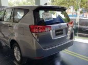 Cần bán Toyota Innova 2.0G đời 2017, màu bạc, giá chỉ 817 triệu