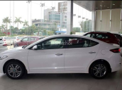 Bán Hyundai Elantra sản xuất 2018 màu trắng, 555 triệu, số sàn mới 100%! Hotline 0948945599 - 0935904141