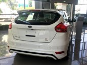 Khuyến mãi Ford Focus giá lớn nhất, hỗ trợ thuế, tặng phụ kiện, có xe giao ngay