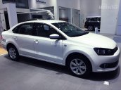 Xe nhập Volkswagen Polo Sedan 1.6l đời 2016, màu trắng, cạnh tranh với Vios, Mazda 2, city. LH 0902608293