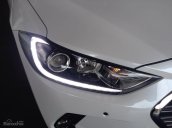 Cần bán Hyundai Elantra đời 2016, màu trắng
