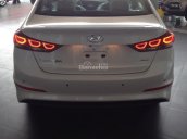 Cần bán Hyundai Elantra đời 2016, màu trắng