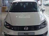 Bán xe nhập Volkswagen Polo Sedan 1.6l màu trắng, cam kết giá tốt nhất. LH Hương 0902.608.293
