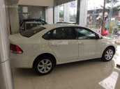 Bán xe nhập Volkswagen Polo Sedan 1.6l màu trắng, cam kết giá tốt nhất. LH Hương 0902.608.293