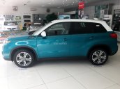 Bán Suzuki Vitara đời 2017 màu xanh nóc trắng, giá tốt, KM lớn, tặng bộ phụ kiện hấp dẫn. Hỗ trợ trả góp