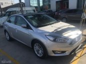 Ford Focus Ecoboost 1.5 đời 2017, màu đỏ bạc, bán mọi giá