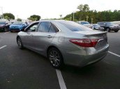 Bán Toyota Camry XLE 2016, màu bạc, xe nhập