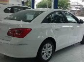 Bán Chevrolet Cruze LT đời 2016, màu trắng, 572 triệu