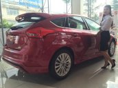 Bán ô tô Ford Focus 1.5 Ecoboost 2017, màu đỏ, giá 765tr, hỗ trợ vay 85%, xe có sẵn/0901.393.847