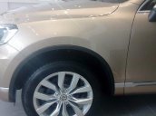 Bán ô tô Volkswagen Touareg đời 2015, màu vàng, giá tốt