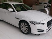 Khuyến mại khủng nhân dịp chào đón năm mới Đinh Dậu dành cho Jaguar XE màu trắng