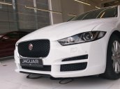 Khuyến mại khủng nhân dịp chào đón năm mới Đinh Dậu dành cho Jaguar XE màu trắng