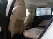 Khuyến mại khủng nhân dịp chào đón năm mới Đinh Dậu dành cho Jaguar XE màu trắng