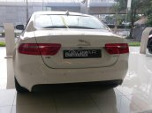 Khuyến mại khủng nhân dịp chào đón năm mới Đinh Dậu dành cho Jaguar XE màu trắng