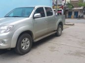 Cần bán lại xe Toyota Hilux đời 2010, màu bạc còn mới, 400 triệu