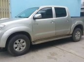 Cần bán lại xe Toyota Hilux đời 2010, màu bạc còn mới, 400 triệu