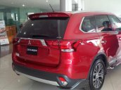 Bán ô tô Mitsubishi Outlander 5 chỗ đời 2016, màu đỏ, nhập khẩu chính hãng