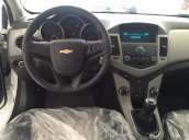 Bán Chevrolet Cruze đời 2015, màu trắng, giá 586tr