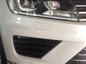 Dòng SUV nhập Đức Volkswagen Touareg 3.6l GP, màu trắng ngọc trai. Ưu đãi tốt cho 20 KH đầu tiên - LH 0902608293