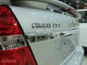 Cần bán Chevrolet Aveo LTZ đời 2016, màu bạc