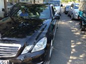 Xe Mercedes V6 đời 2011, màu đen còn mới