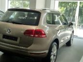 Bán xe Volkswagen Touareg GP, màu vàng cát, dòng SUV nhập Đức. Tặng BHVC+dán 3M. Hotline: 0902.608.293
