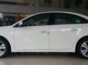 Lương Chevrolet Giải Phóng cần bán xe Chevrolet Cruze sản xuất 2016, màu trắng