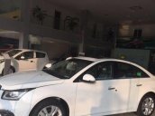 Lương Chevrolet Giải Phóng cần bán xe Chevrolet Cruze sản xuất 2016, màu trắng